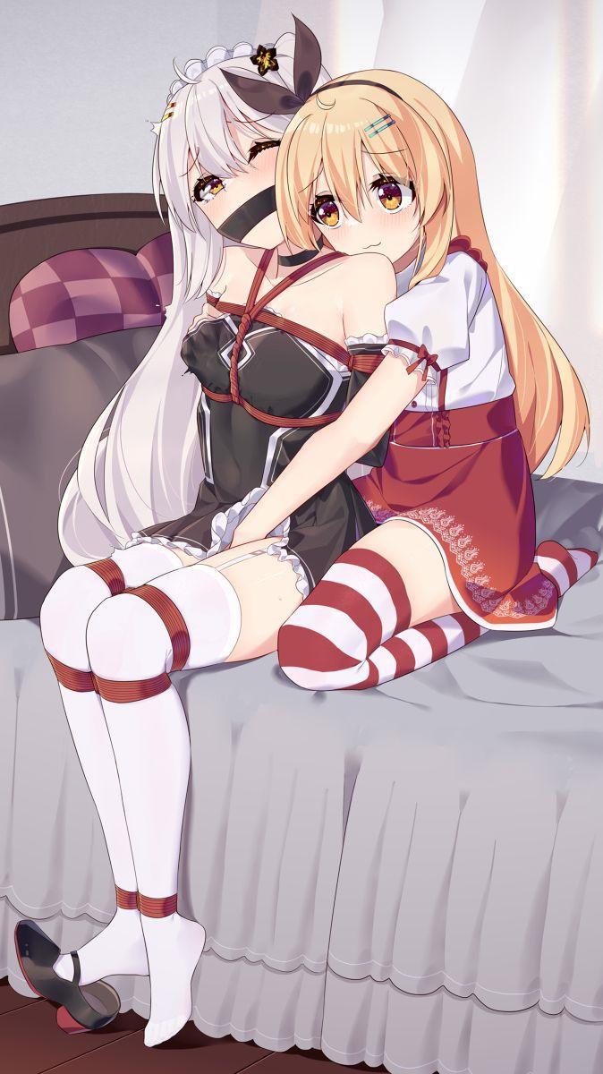 被小萝莉绑架后,我被制作成全包丝袜洋娃娃封面