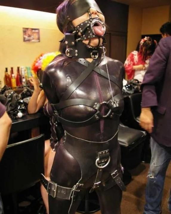 拘束女神号封面